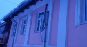 	
Директор УП пойдет под суд из-за падения наледи с карниза дома на жительницу Барнаула