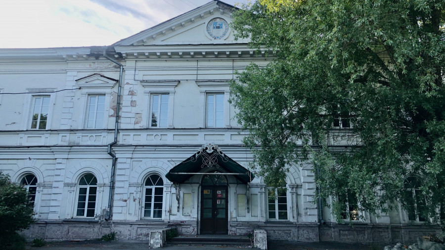 Здание Барнаульского реального училища. Демидовская площадь.