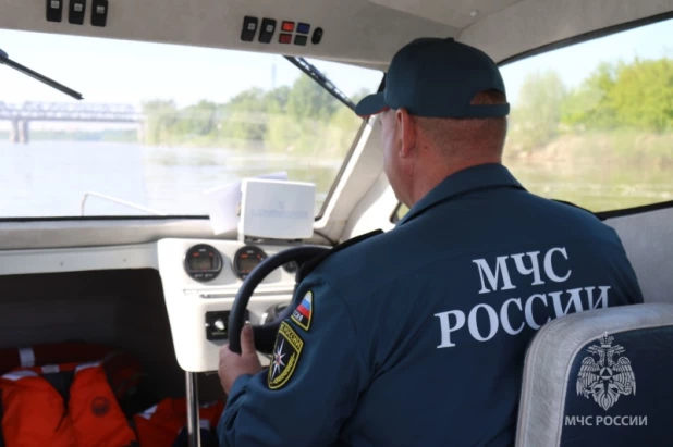 Специалисты подготавливают барнаульские водоемы к началу купального сезона. МЧС. 