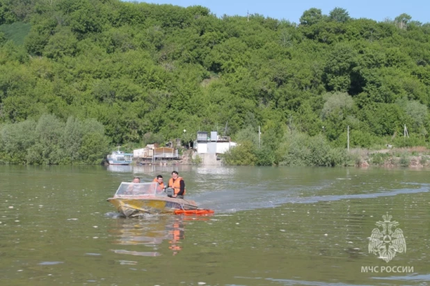 Специалисты подготавливают барнаульские водоемы к началу купального сезона. МЧС. 