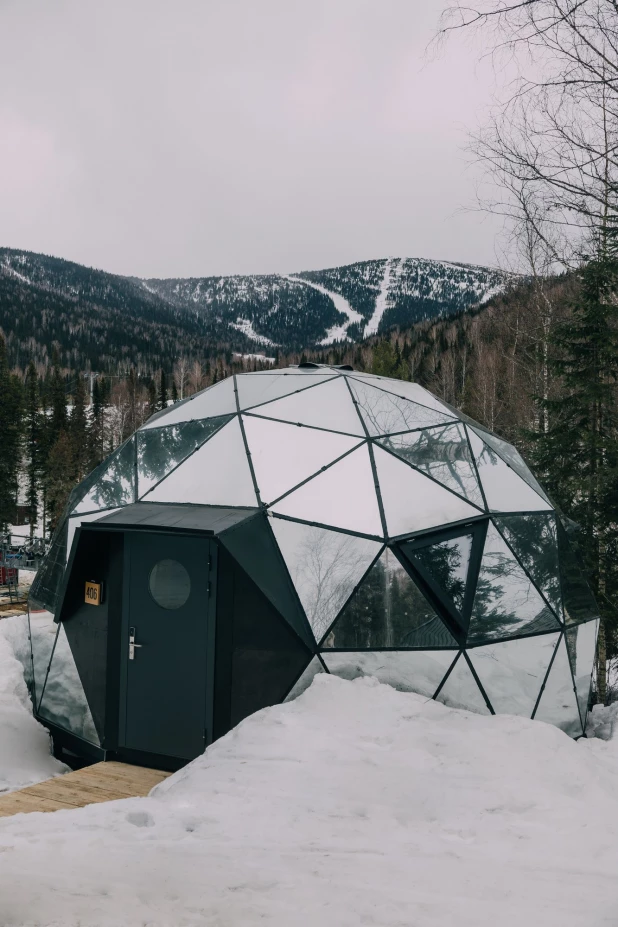 Купольные дома из стекла и дерева от компании NeoDome.