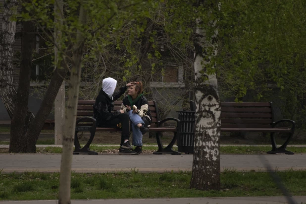 Барнаульцы в прохладную погоду. 