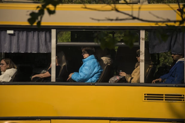 Барнаульцы в прохладную погоду. 