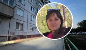 В Новосибирске под окнами девятиэтажки нашли тело женщины