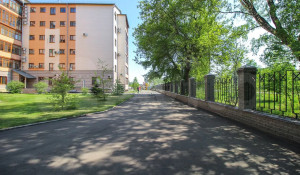 Гигантскую четырешку рядом с парком "Изумрудный" продают за 22,5 млн рублей в Барнауле