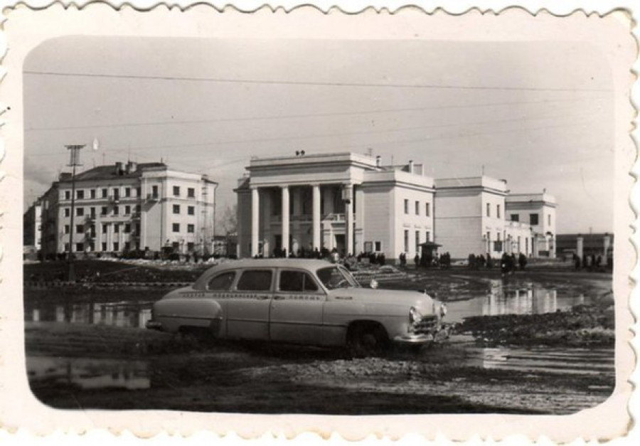 Барнаульский транспорт (в том числе и такси), дата фото не указана.