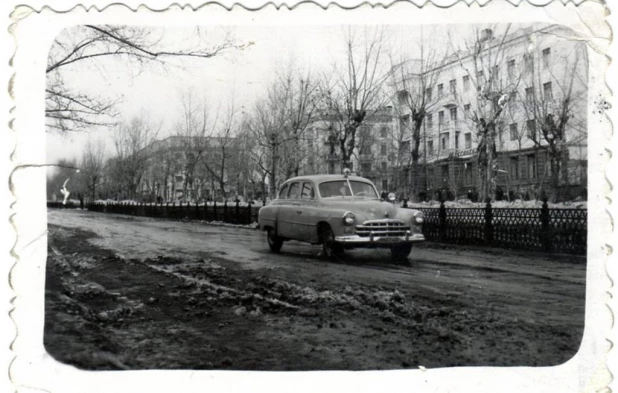 Барнаульский транспорт (в том числе и такси), дата фото не указана.