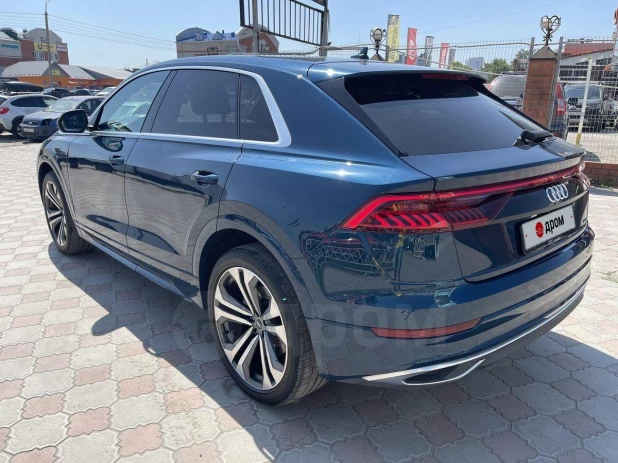 Audi Q8 2021 года выпуска продают за 11 млн рублей в Барнауле.