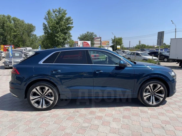 Audi Q8 2021 года выпуска продают за 11 млн рублей в Барнауле.