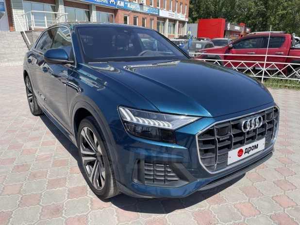 Audi Q8 2021 года выпуска продают за 11 млн рублей в Барнауле.