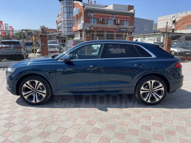 Audi Q8 2021 года выпуска продают за 11 млн рублей в Барнауле.