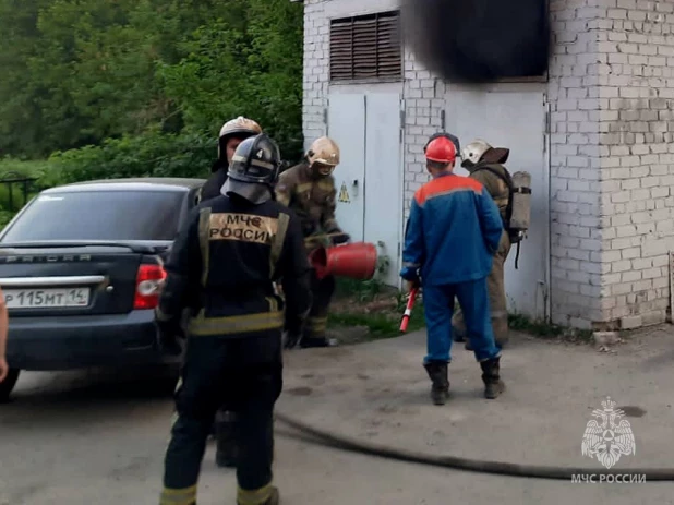 В Барнауле произошел пожар на трансформаторной подстанции.