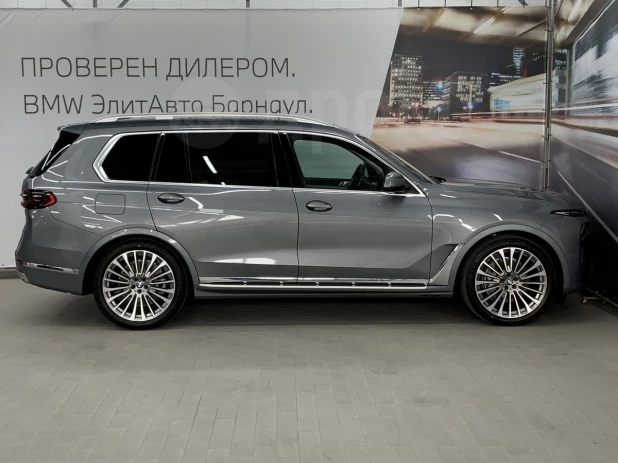 BMW X7 2022 года выпуска