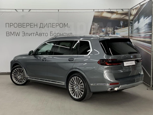 BMW X7 2022 года выпуска