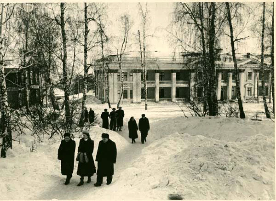 Территория санатория &quot;Барнаульский&quot;, дата фото не указана.