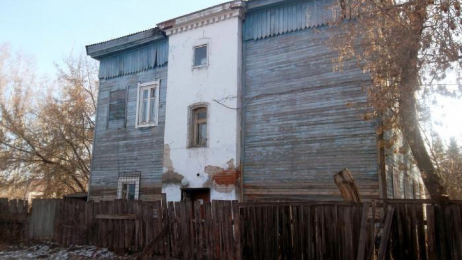 Барнаул. Одно из зданий тюремного комплекса конца 19 века дожило до 21-го. Пр. Сибирский, 36 (жилой дом).