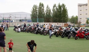 Байкеры на газоне "Коммунальщика".