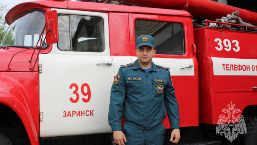 Алтайский пожарный спас 17-летнего юношу, тонувшего в реке.
