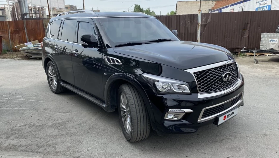  Infiniti QX80 с безупречным салоном продают за 3,5 млн рублей в Барнауле