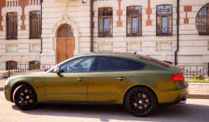 Audi S5 в золотом цвете 2014 года выпуска продают за 2,8 млн рублей в Барнауле