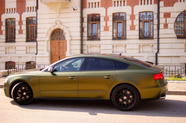 Audi S5 в золотом цвете 2014 года выпуска продают за 2,8 млн рублей в Барнауле