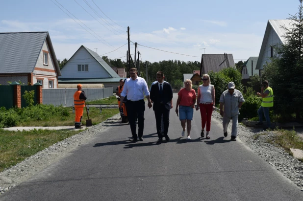 Ремонт дорог в пригороде Индустриального района Барнаула.