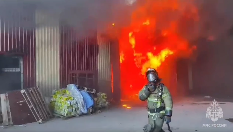 Пожар на складе в Ростове-на-Дону