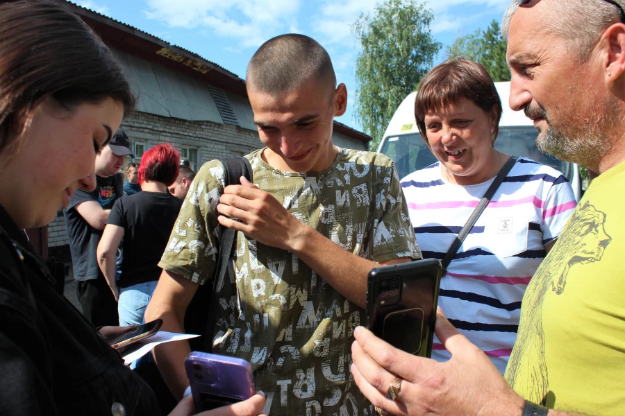 Проводы на службу у комиссариата. 