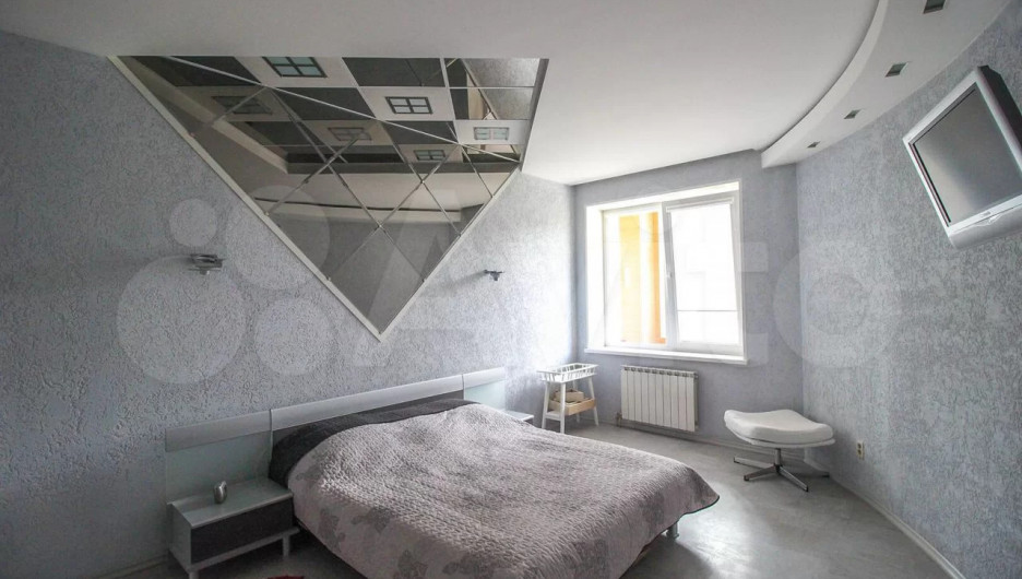 Трехкомнатную квартиру с необычным дизайном комнат продают за 13,5 млн рублей