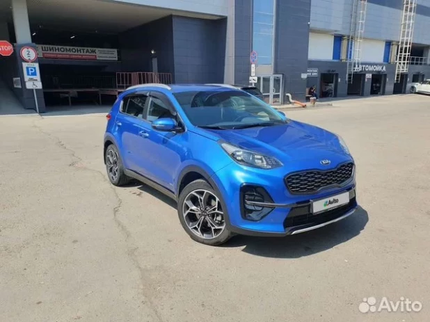 Kia Sportage океанического цвета продают на "Авито" за 2,6 млн рублей.