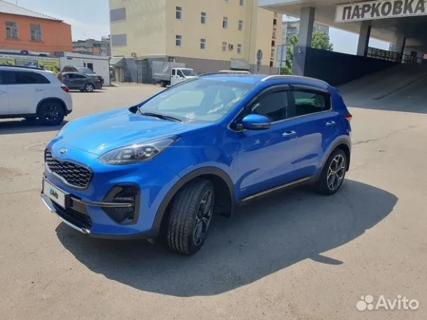 Kia Sportage океанического цвета продают на "Авито" за 2,6 млн рублей.