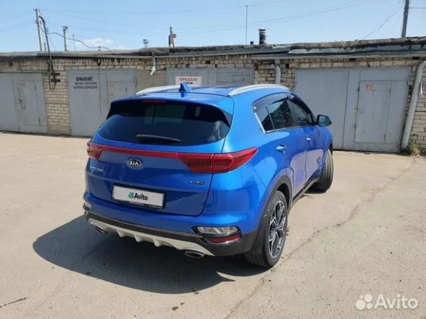 Kia Sportage океанического цвета продают на "Авито" за 2,6 млн рублей.