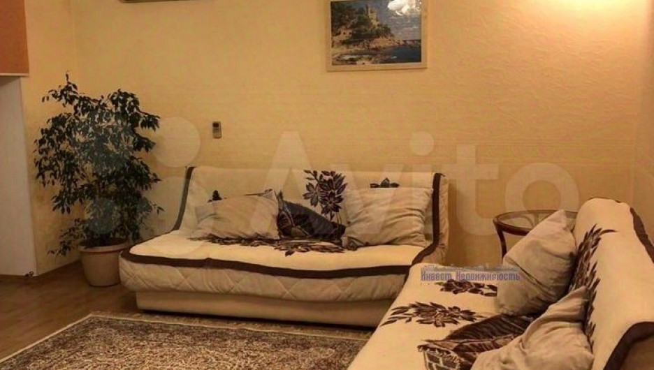 Семикомнатную квартиру в едином стиле продают в Барнауле за 11,5 млн рублей