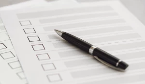 Бланк для голосования, ручка.