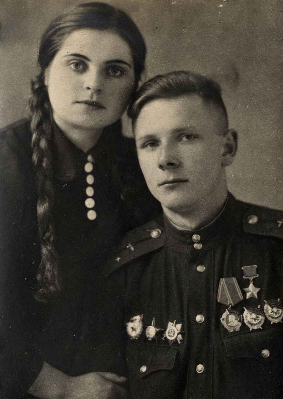 Иван Гулькин с невестой Татьяной. Польша, 1944 год.