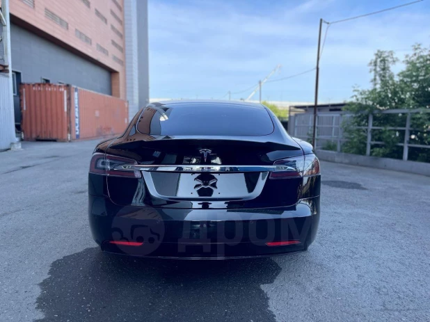 Tesla Model S 2019 года выпуска