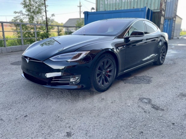 Tesla Model S 2019 года выпуска