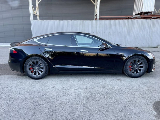 Tesla Model S 2019 года выпуска