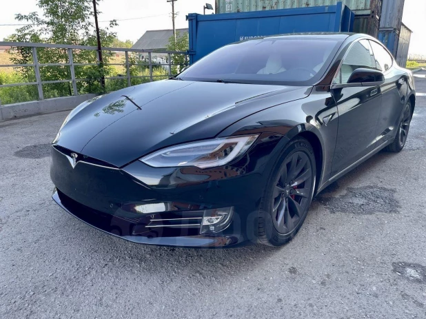 Tesla Model S 2019 года выпуска