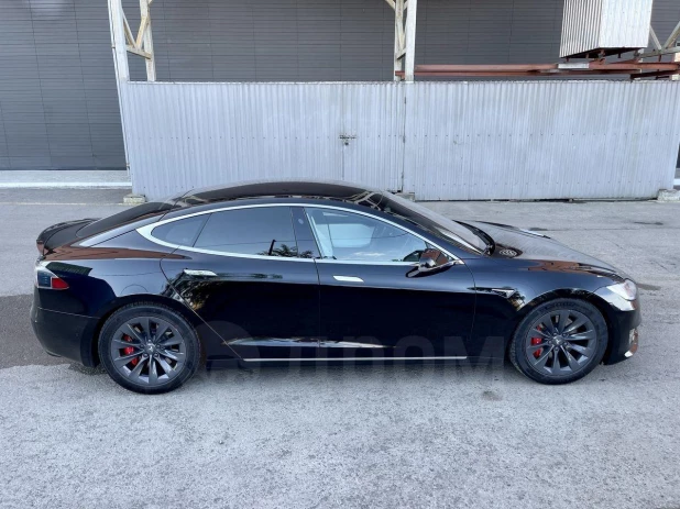 Tesla Model S 2019 года выпуска