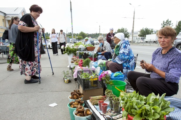 Базар на площади Спартака