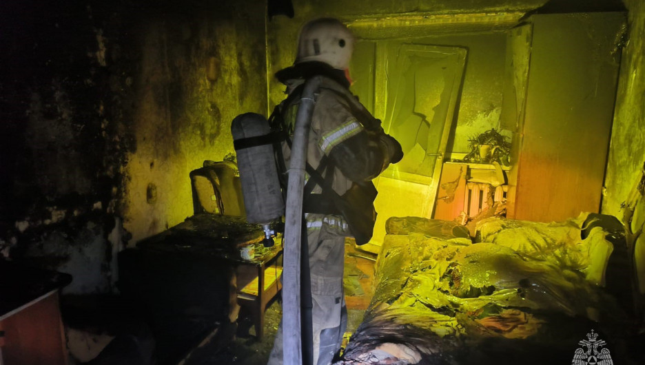 Пожар в пятиэтажке в Барнауле