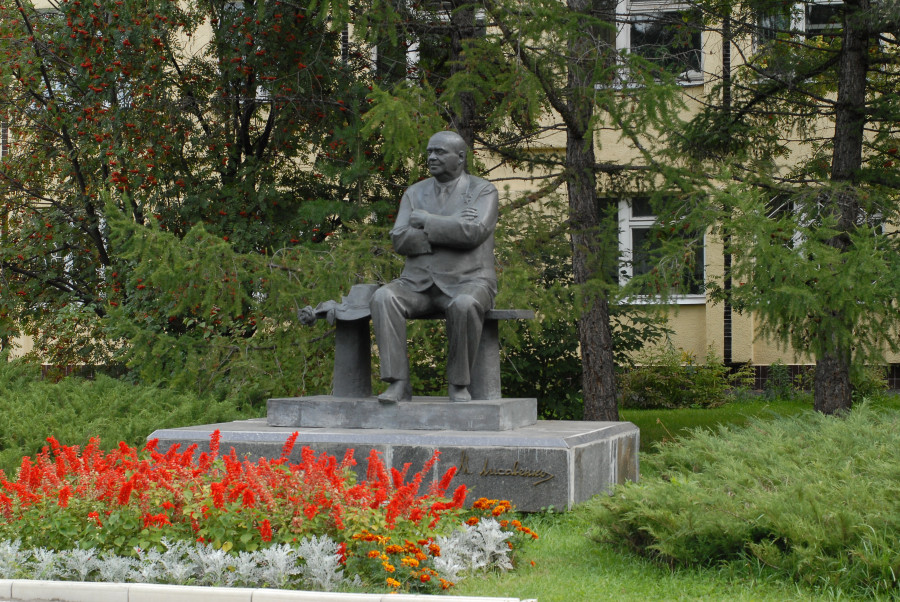 Памятник Михаилу Лисавенко.