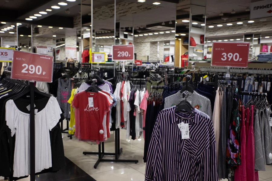 В Барнауле распродают коллекции популярного бренда.

