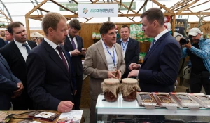 Министр сельского хозяйства РФ Дмитрий Патрушев посетил Алтайский край и встретился с Виктором Томенко.