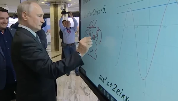 Путин нарисовал школьникам «кошку – вид сзади».Комментарии психологов.