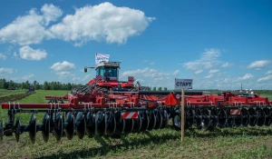 Ростсельмаш представил на агрофоруме электронные системы в работе — на поле и на стенде.