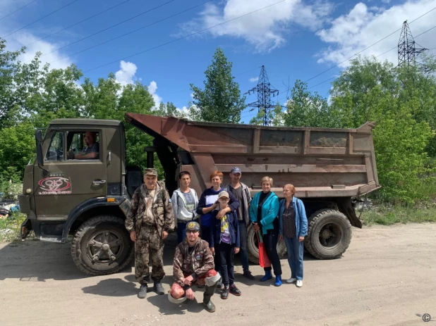 200 мешков мусора вывезли с реки Пивоварки.