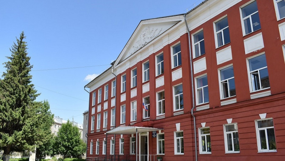 Школа №103 в Барнауле.