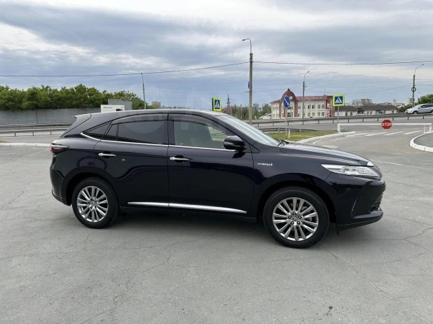 Toyota Harrier 2019 года выпуска